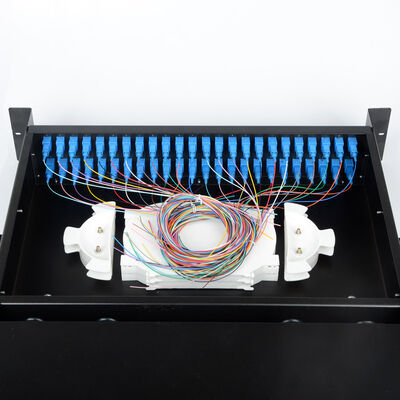 48 el panel de remiendo de desplazamiento a dos caras del simplex/LC del SC del recinto de la fibra óptica de los puertos 2U
