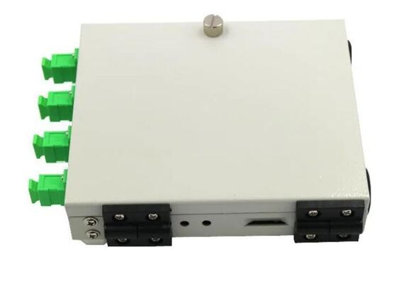 Base FTTH de la caja terminal 4 de la fibra óptica del soporte de la pared de la serie de FTB con los adaptadores de APC