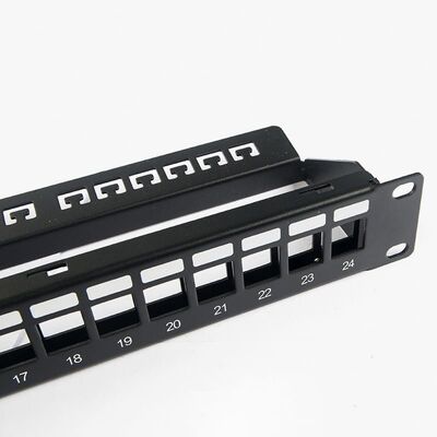 El panel de remiendo portuario RJ45 24 sin blindaje en blanco 1U del panel de remiendo de la red